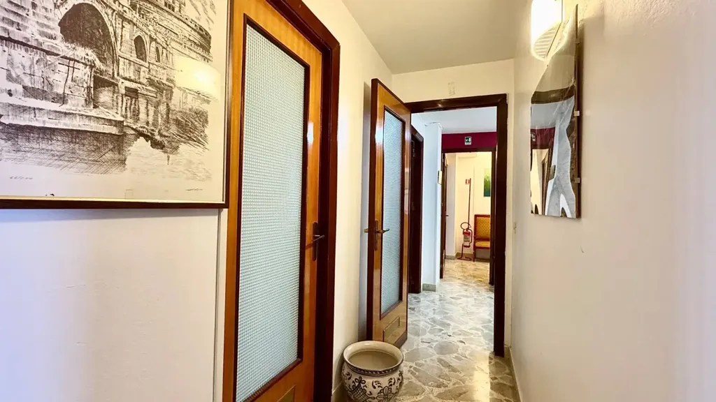Esik - Apartment with Balcony in Central Palermo