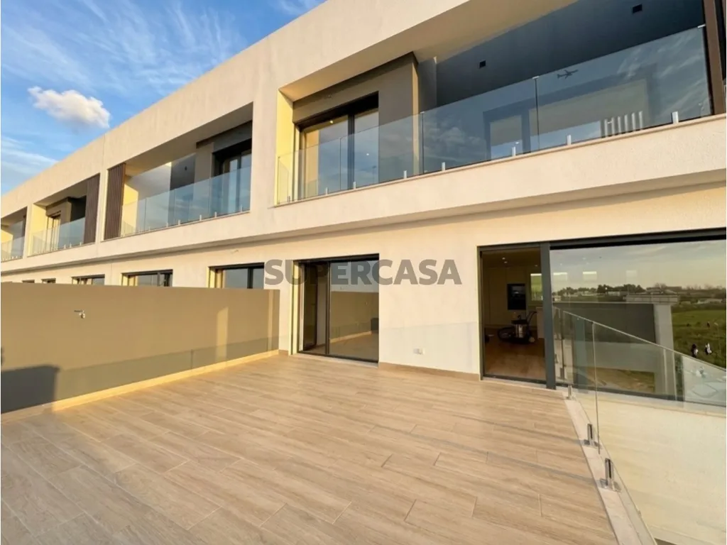 Exterior - Newly Built House with Terrace in Caparica