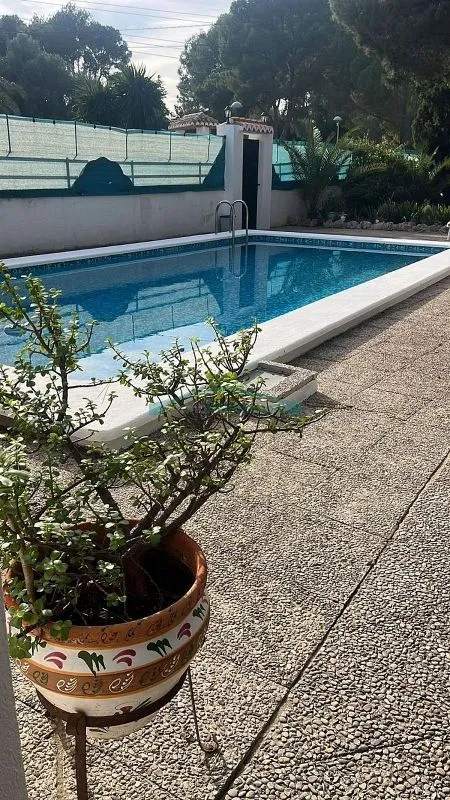 Bassein - Chalet with Pool and Terrace in La Cañada
