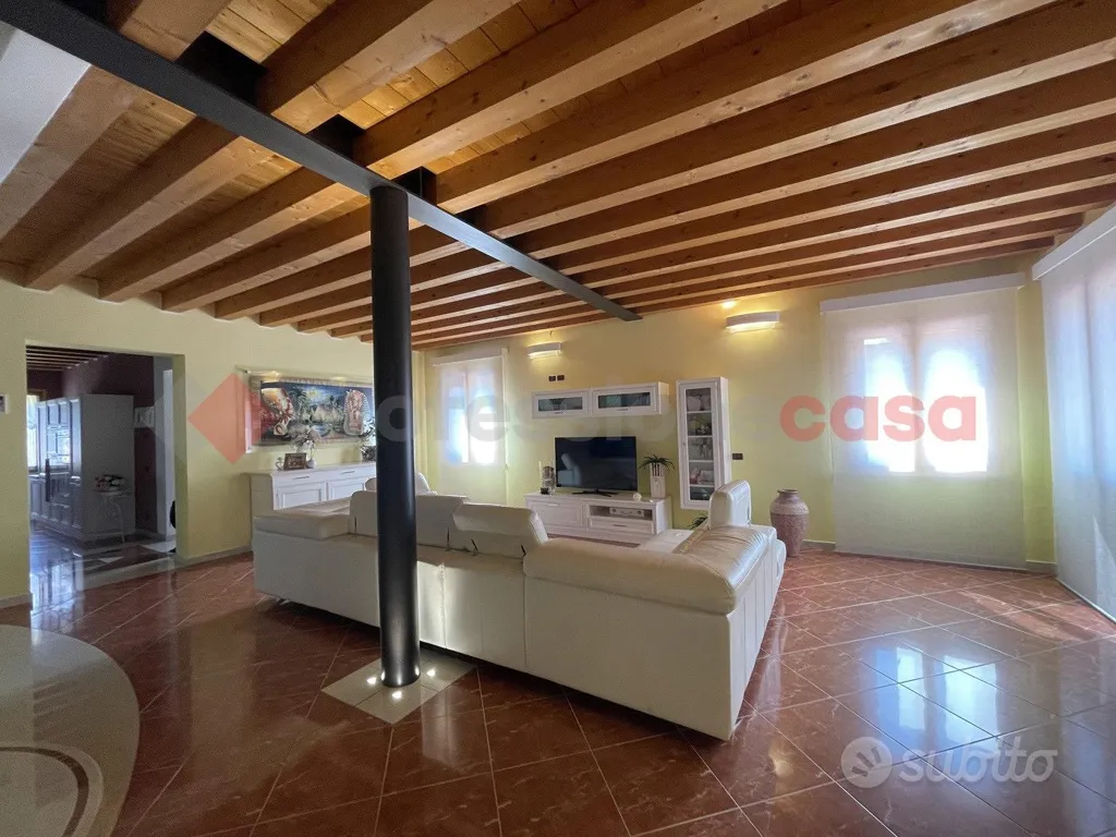 Living Room - Independent House with Private Garden in Minerbe