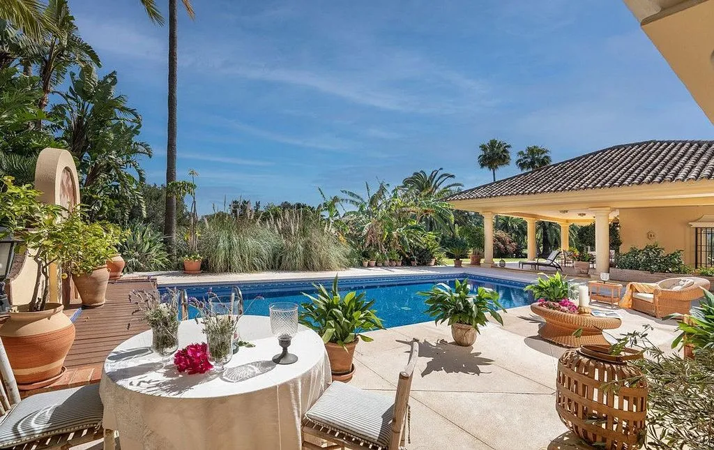 Piscine - Chalet with Pool and Terrace in Sotogrande