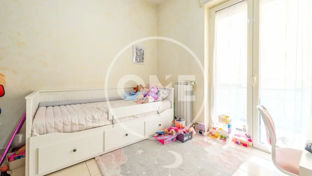 Chambres - Rear-Facing Apartment with Balcony in Finocchio, Rome