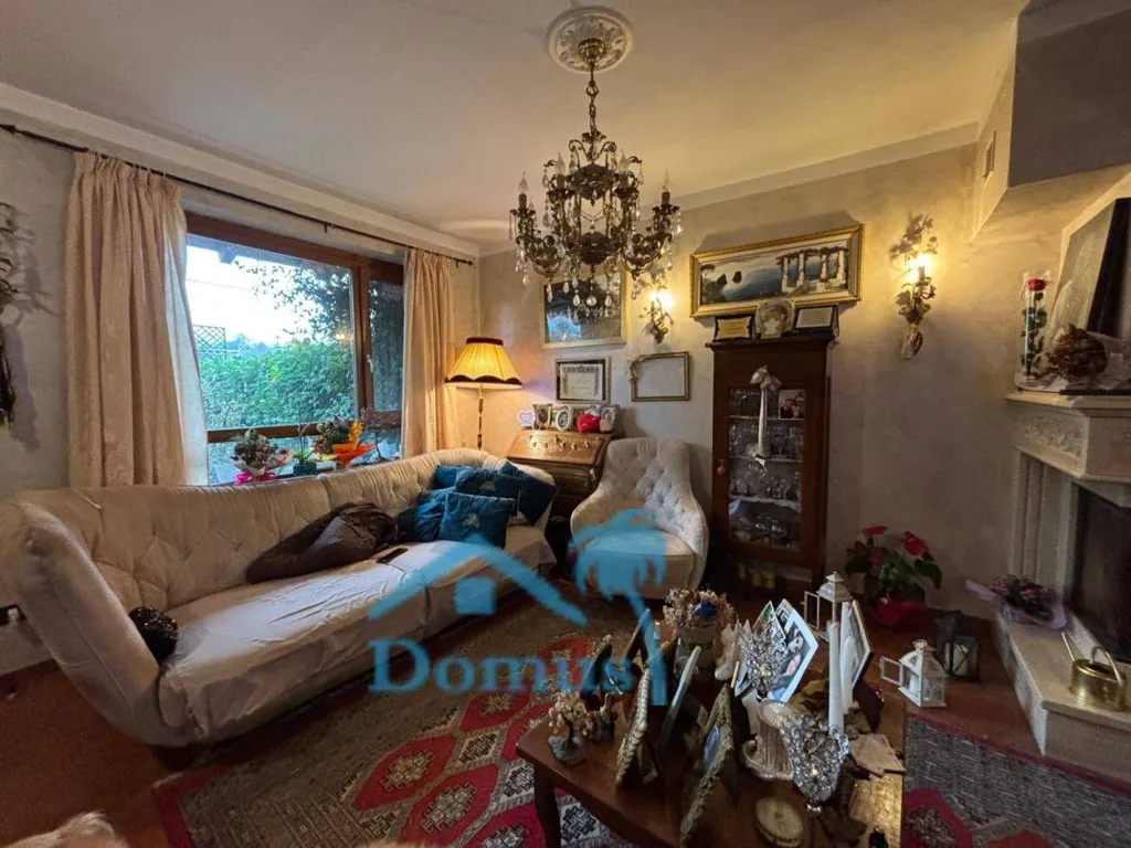 Séjour - Villa with Garden and Fireplace in Pinerolo