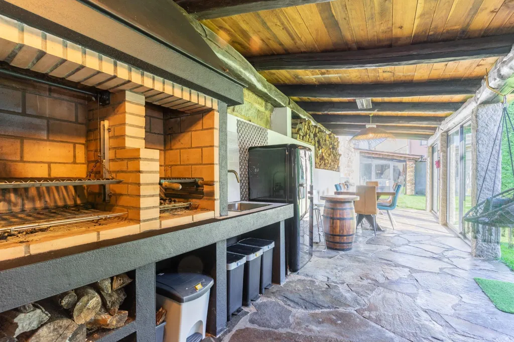 Terrasse - Restored Chalet with River Walk Access in Lugo