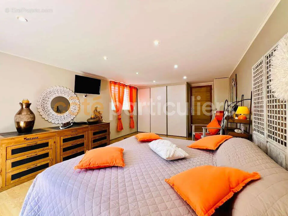 Magamistoad - Furnished House with Pool in Saint-François