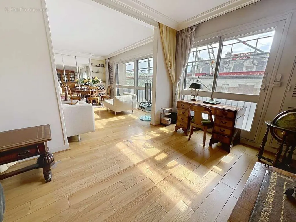Elutuba - Luxury Apartment with Parking in Garches