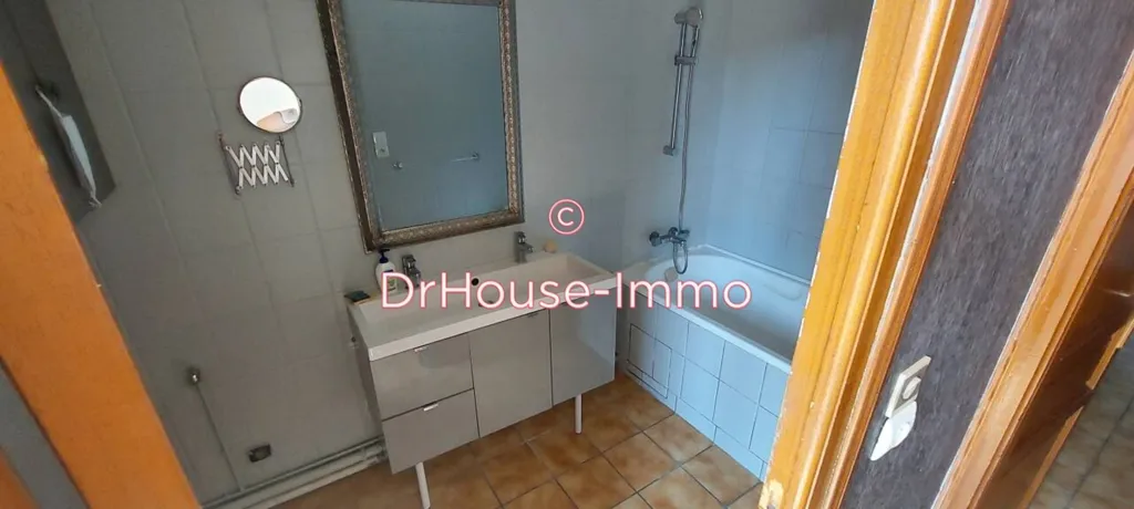Salles de bain - Immeuble avec Local Commercial et Appartement Triplex à Troyes
