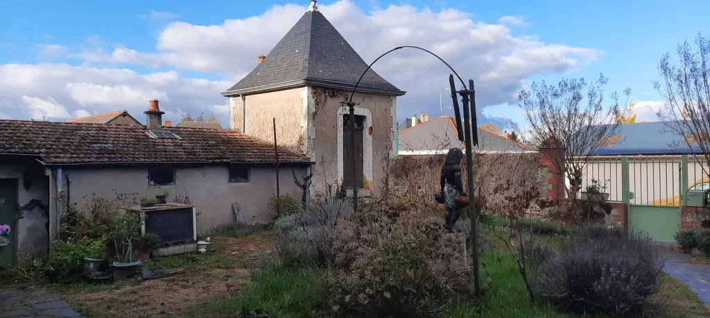 Aed - Old House with Dependencies in Morannes