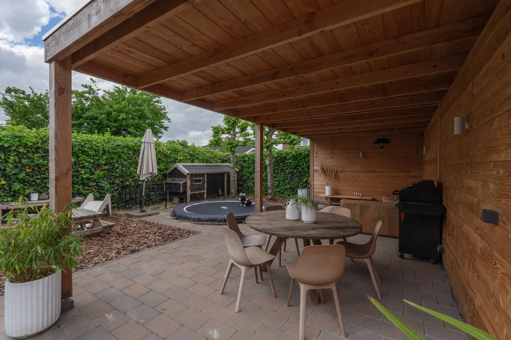 Terrass - Two-Storey House with Garden in Angeren