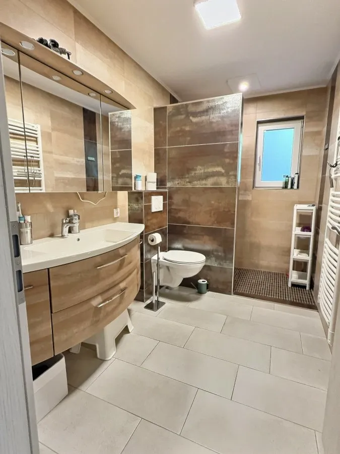 Salles de bain - Bungalow Rénové avec Panneaux Solaires à Rambrouch