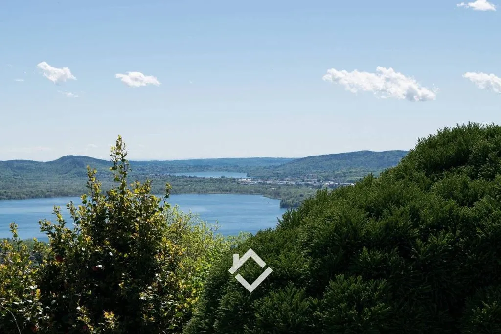 New Villa with Lake View in Comerio, Lombardy