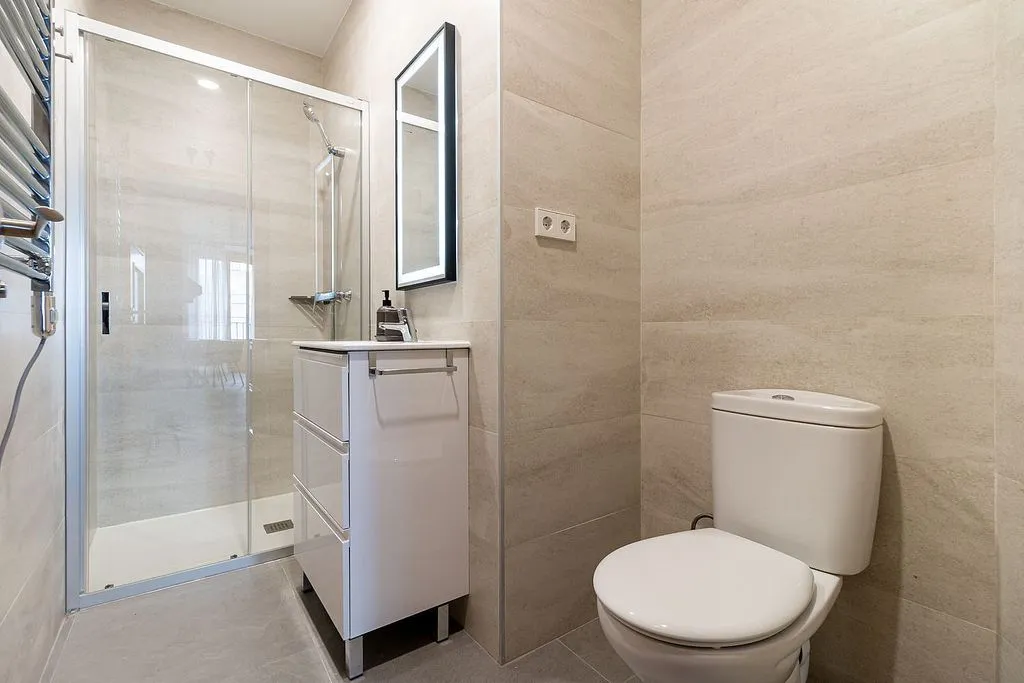 Salles de bain - Furnished Flat with Balcony in Madrid