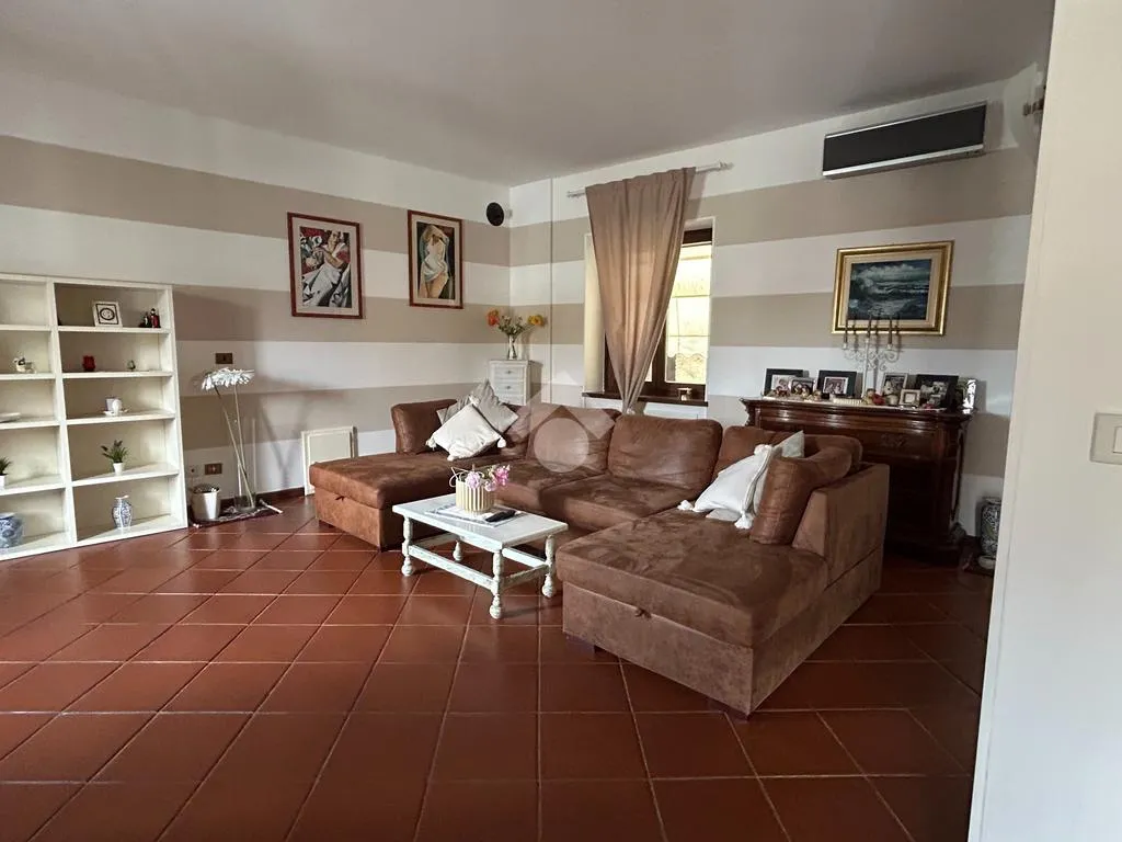 Séjour - Independent House with Balcony in Samone