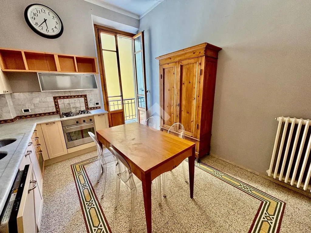 Salle à manger - 1930s Apartment with Balcony in Florence