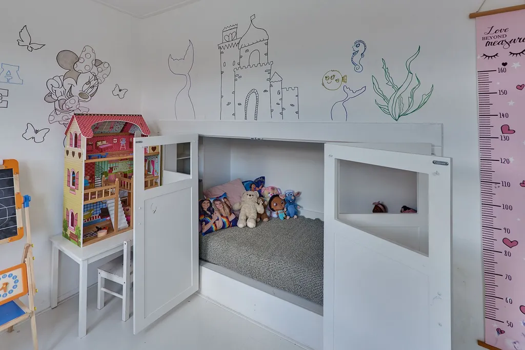 Chambres - End-Terrace House with Multifunctional Annex in Tweelingstad