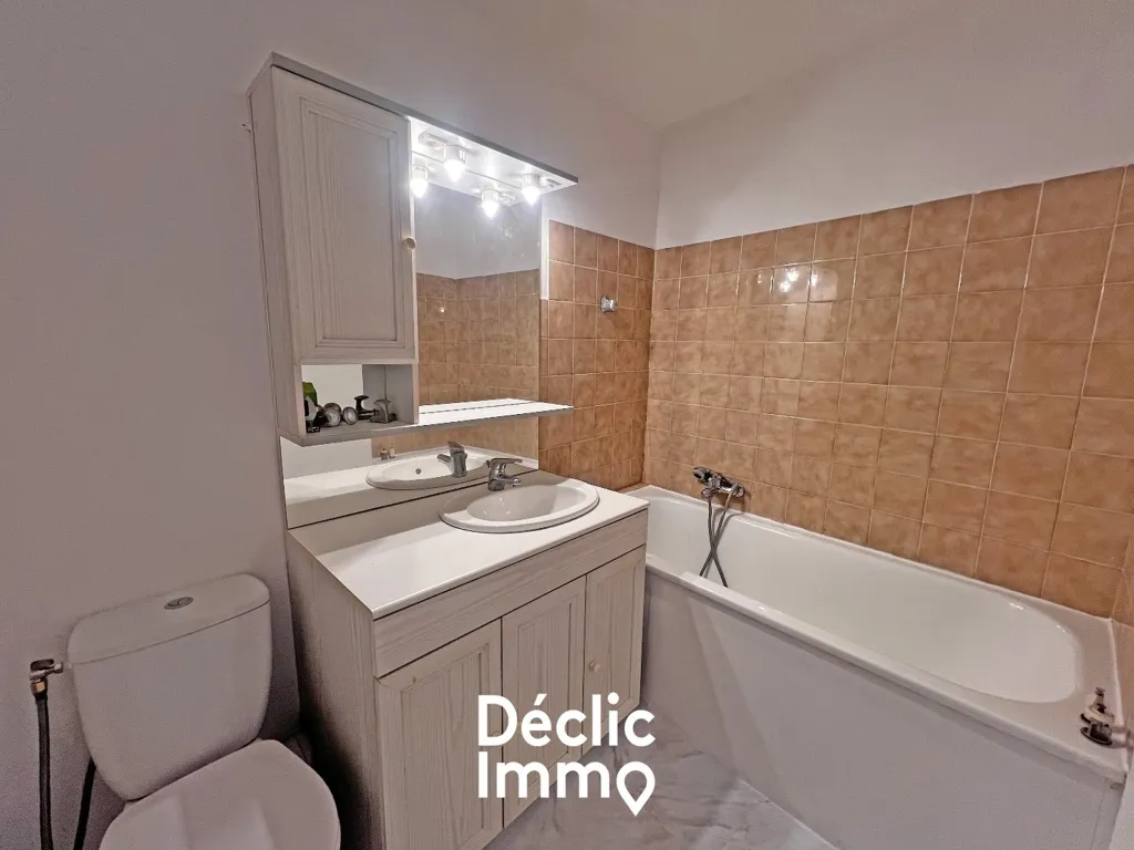 Bathrooms - Two-Unit Apartment Complex near Historic Centre