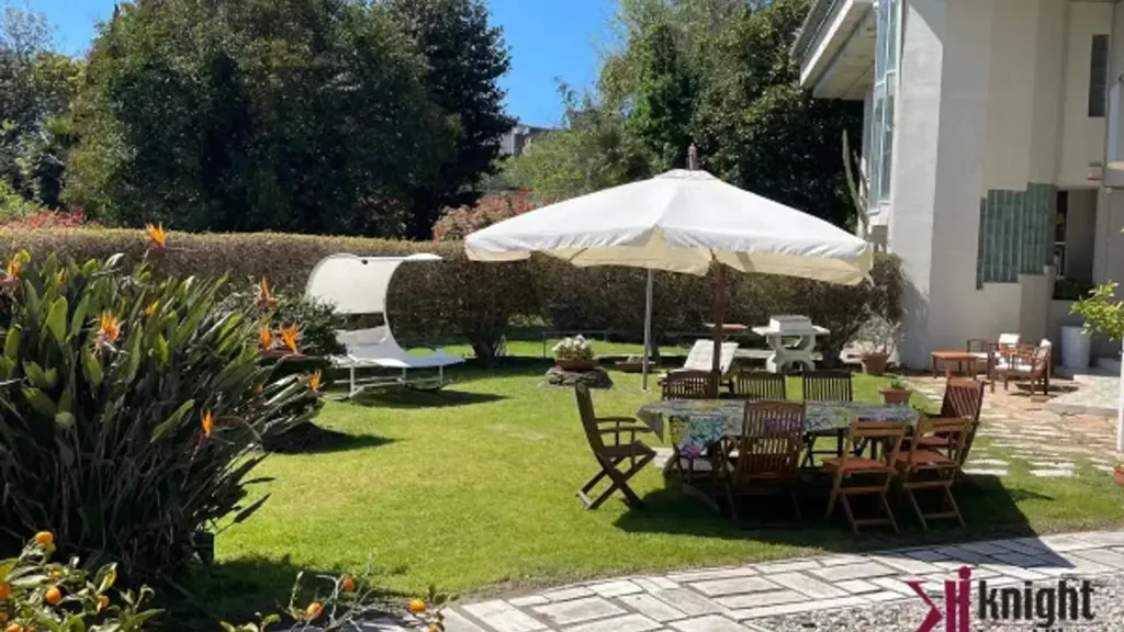 Jardin - Semi-Panoramic Apartment with Garden in Posillipo