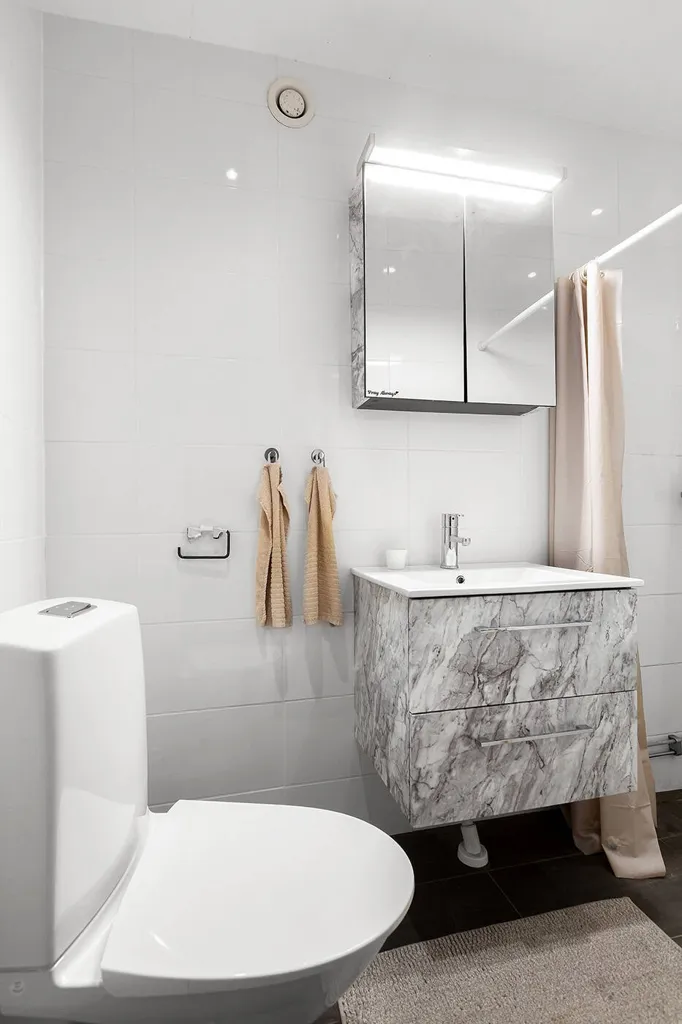Vannitoad - Efficient 1-Bedroom Flat with Inner Courtyard in Kallhäll