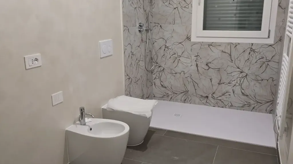 Bathrooms - Trilocale with Eco-Friendly Features in Montichiari