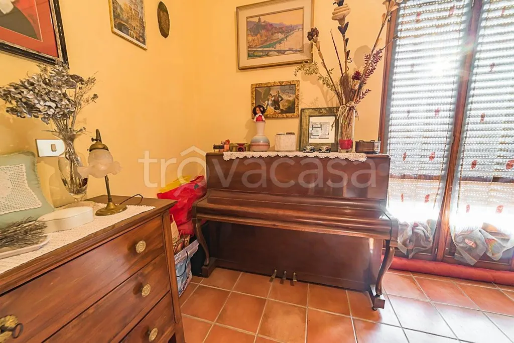 Bureau - Villa with Garden in Faule, Piemonte