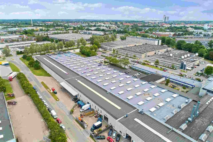 Õhuvaade - Commercial Space with Kitchen and Storage in Skovlunde