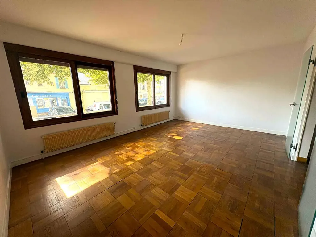 Toad - 3-Bed Apartment with Parking in Montargis