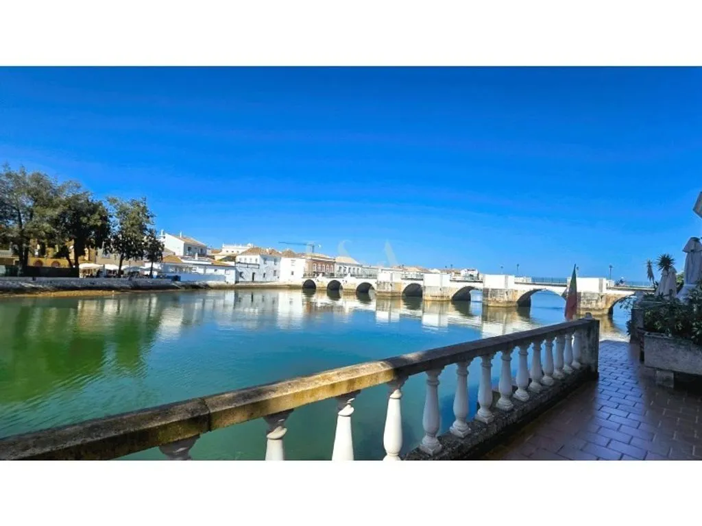 Refurbished Apartment with River Balcony in Tavira