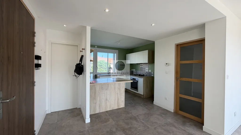 Köök - Renovated Apartment with Terrace in Valence