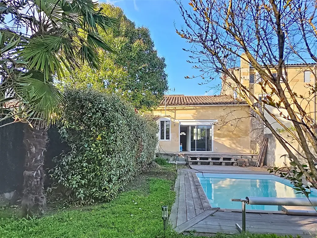 Piscine - Maison Élégante avec Piscine à Libourne