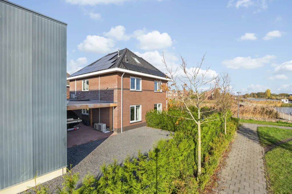 Välivaade - Detached House with Business Hall in Breda