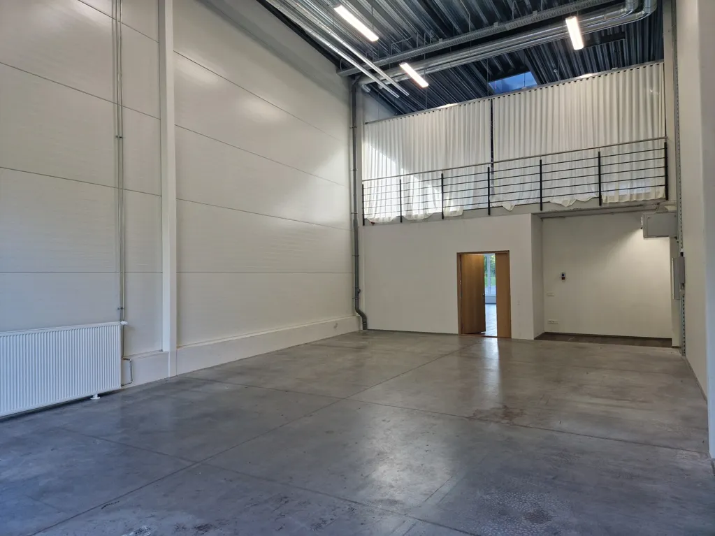 Toad - Corner Office Space with Large Windows in Priisle Business Park
