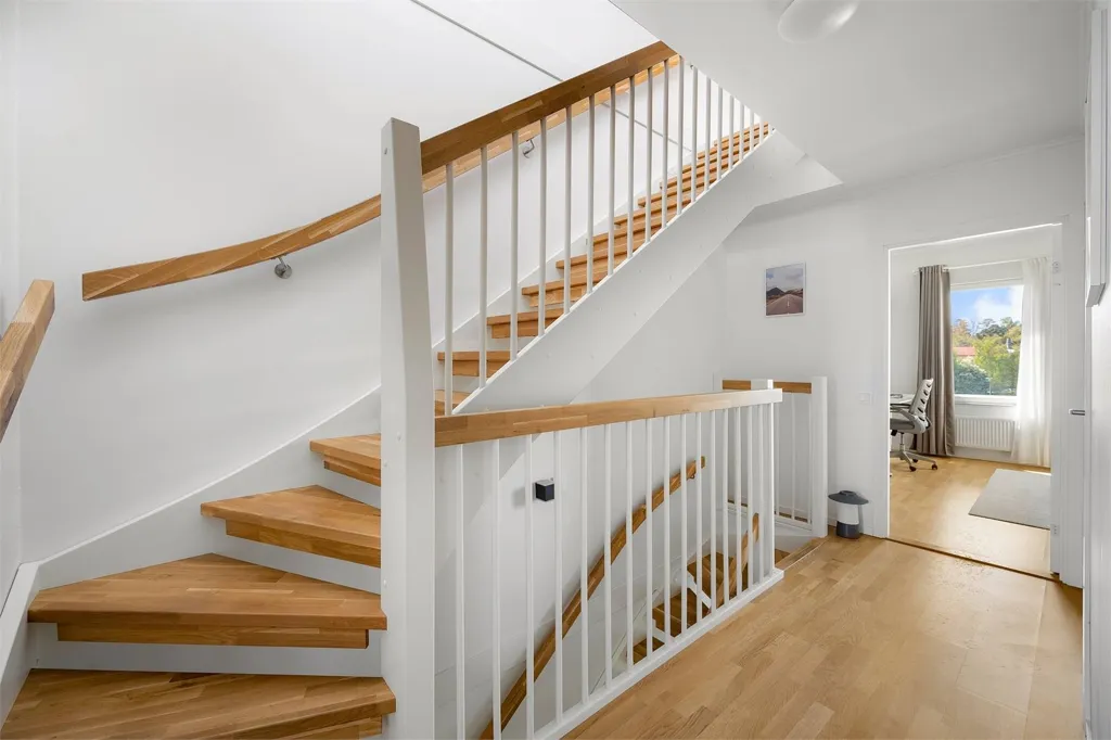 Toad - Modern Apartment with Large Balcony in Vällingby