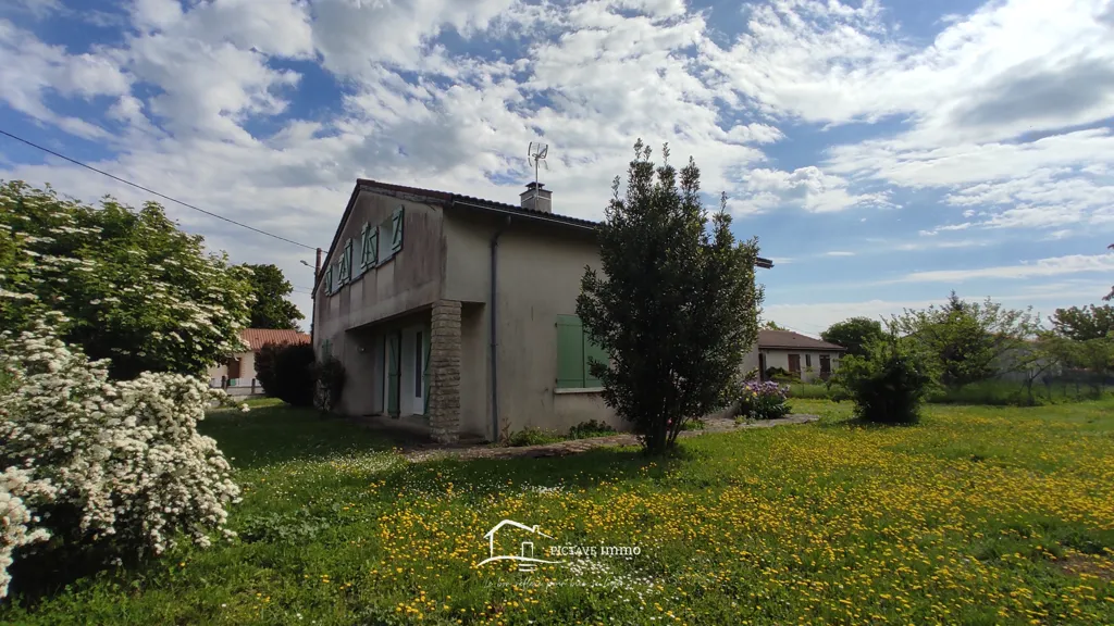 Giardino - House with Garden near Lusignan