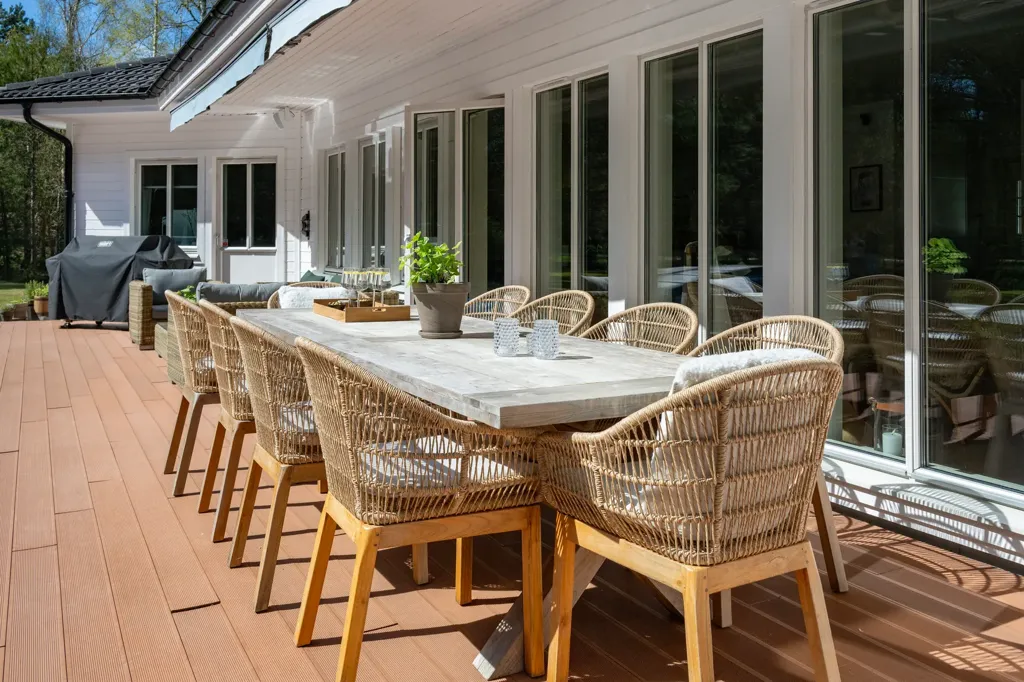 Terrasse - Spacious Bungalow with Pool in Ljungskogen
