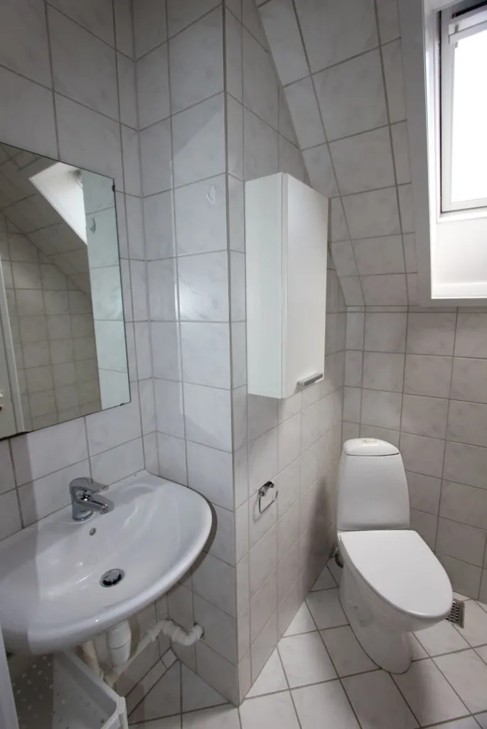 Bathrooms - Bright Apartment with Balcony in Willemoesgade