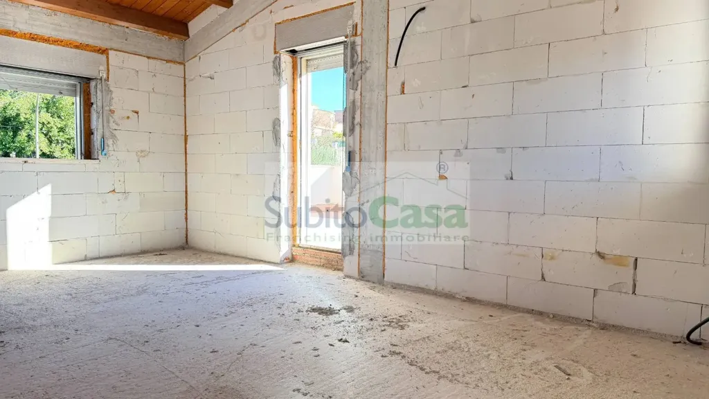 Pièces - New Apartment with Balcony in Turrivalignani