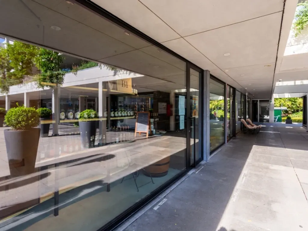 Terrasse - Local Commercial Rénové avec Patio à Brasschaat