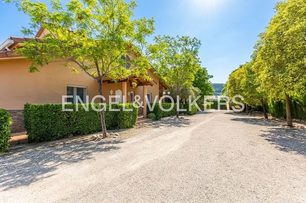 Välivaade - Equestrian Estate with Pool in Enguera