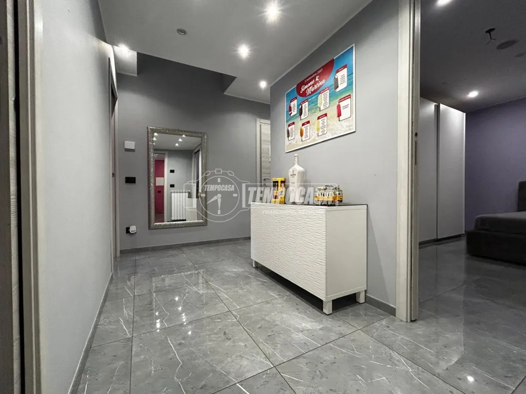 Esik - Renovated Apartment with Balcony in Rome