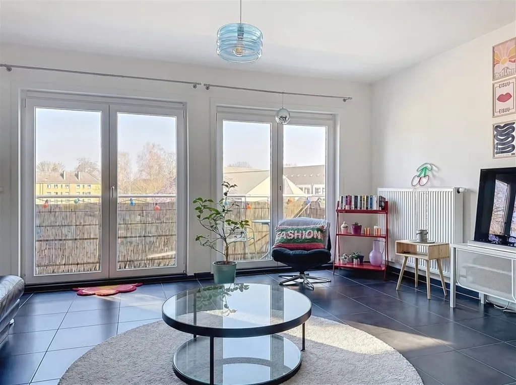Séjour - Appartement avec balcon et parkings à Arlon