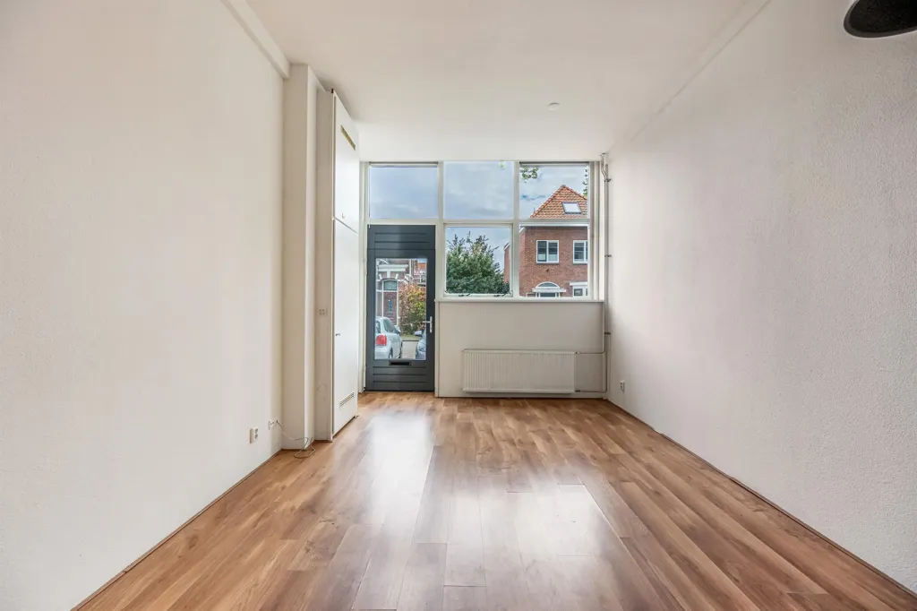 Toad - Modern Apartment with Large Windows in Oud-West