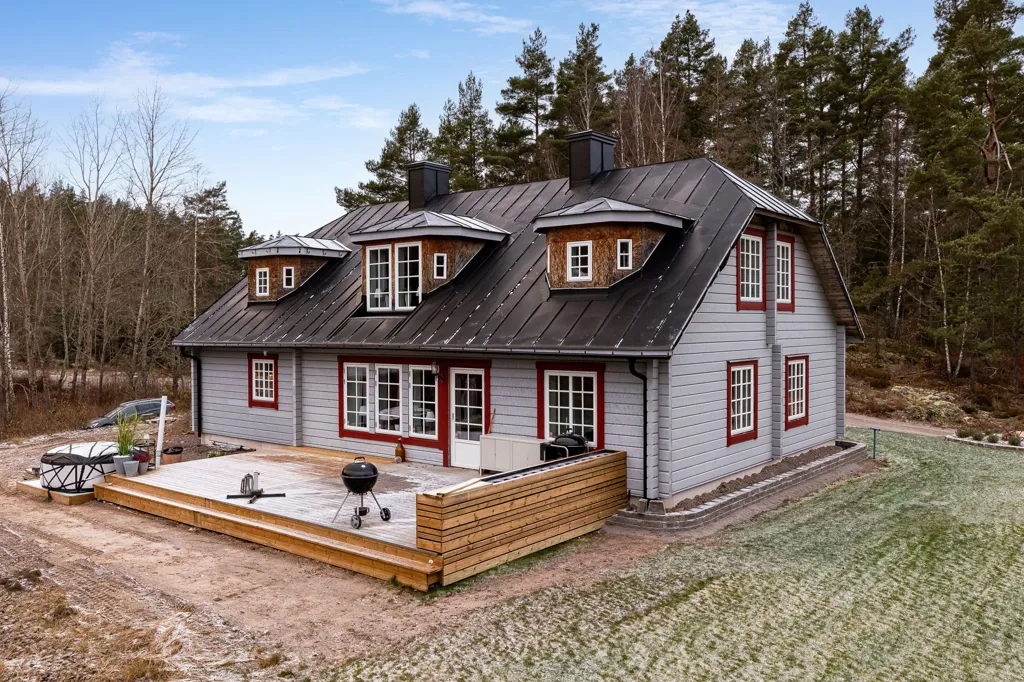 Välivaade - Spacious Villa with Large Garage in Kisa