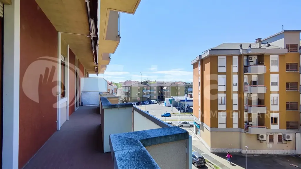 Balcon - Apartment with Balcony in Piacenza