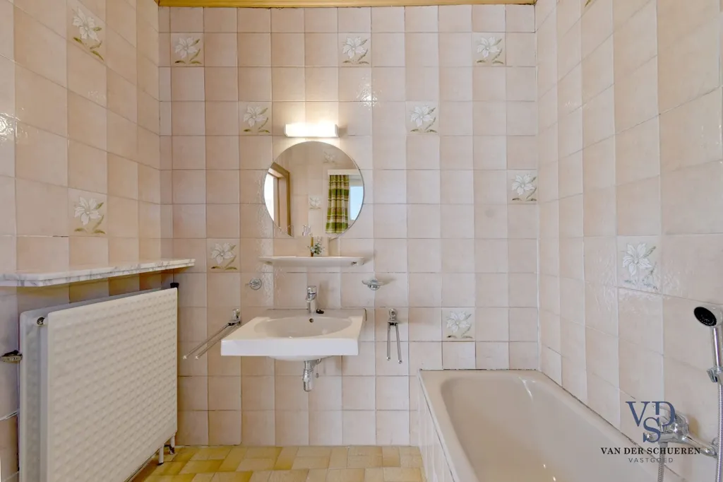 Salles de bain - Maison Charmante avec Jardin à Gavere