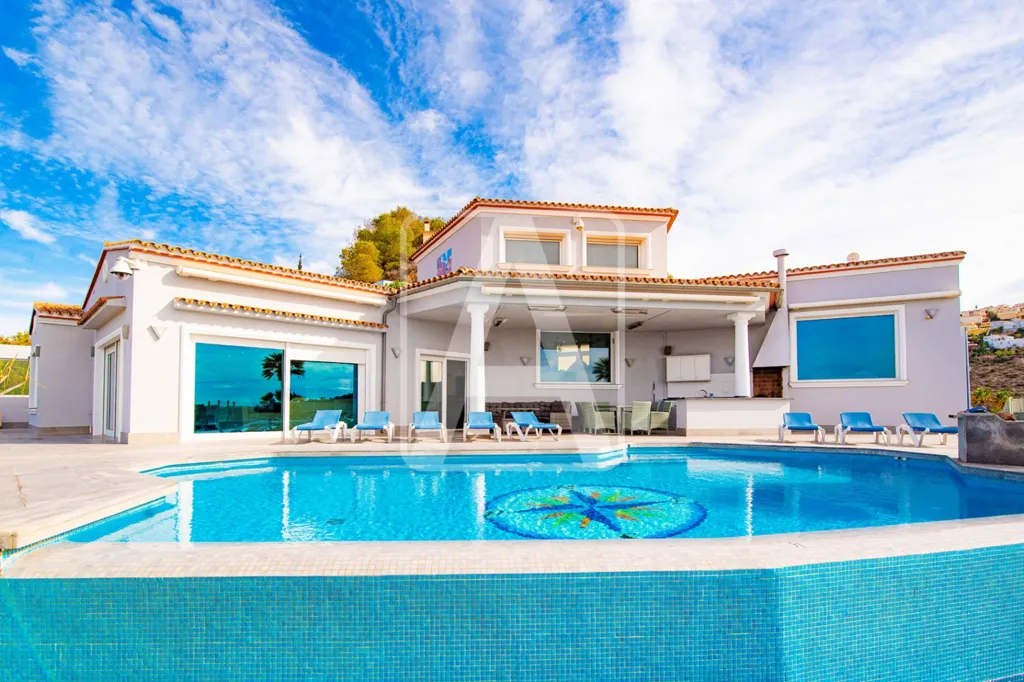 Piscine - Luxury Villa with Sea Views in Moraira
