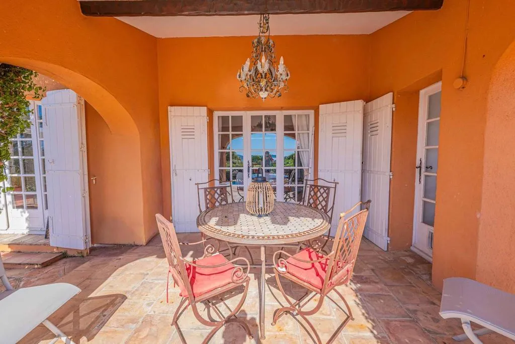 Terrasse - Villa de Luxe avec Vue Mer à Grimaud