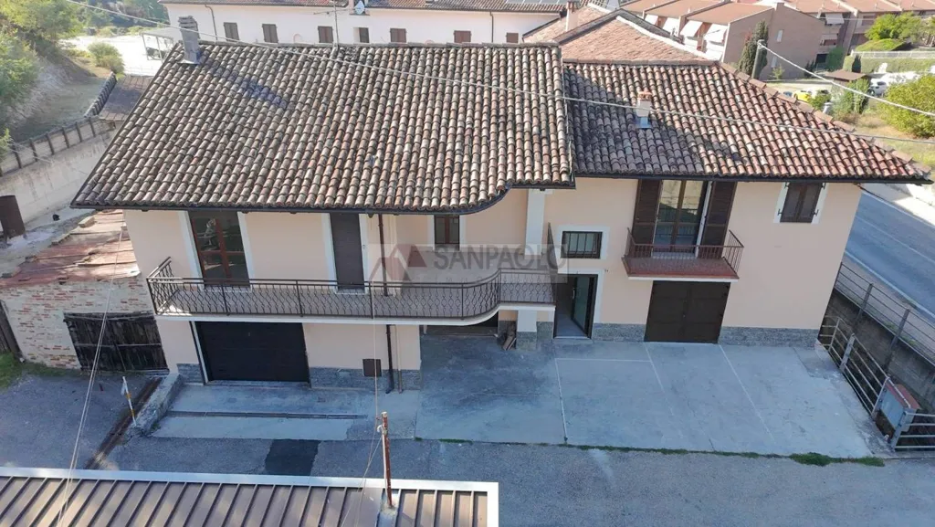 Vue aérienne - Spacious 3-Bedroom Apartment in Alba