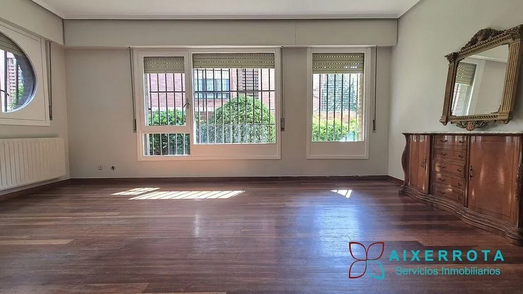 Living Room - Ground Floor Flat with Garden in Algorta, Getxo