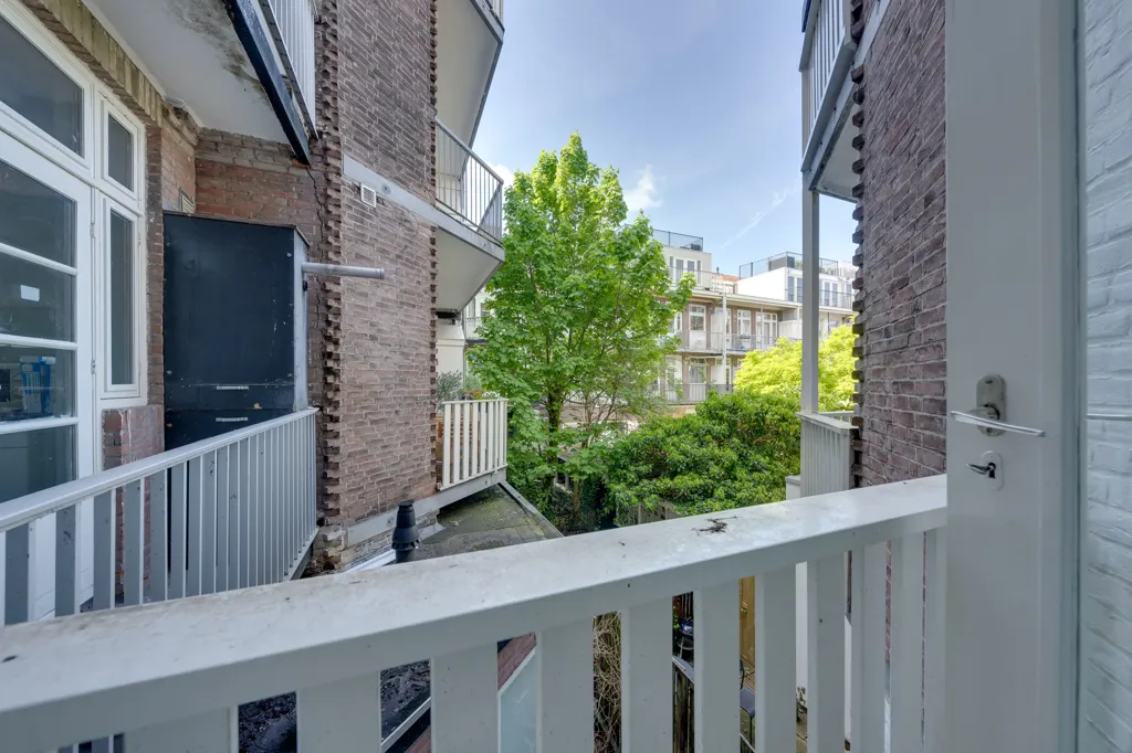 Rõdu - Charming Two-Bedroom Apartment with Balconies in Amsterdam