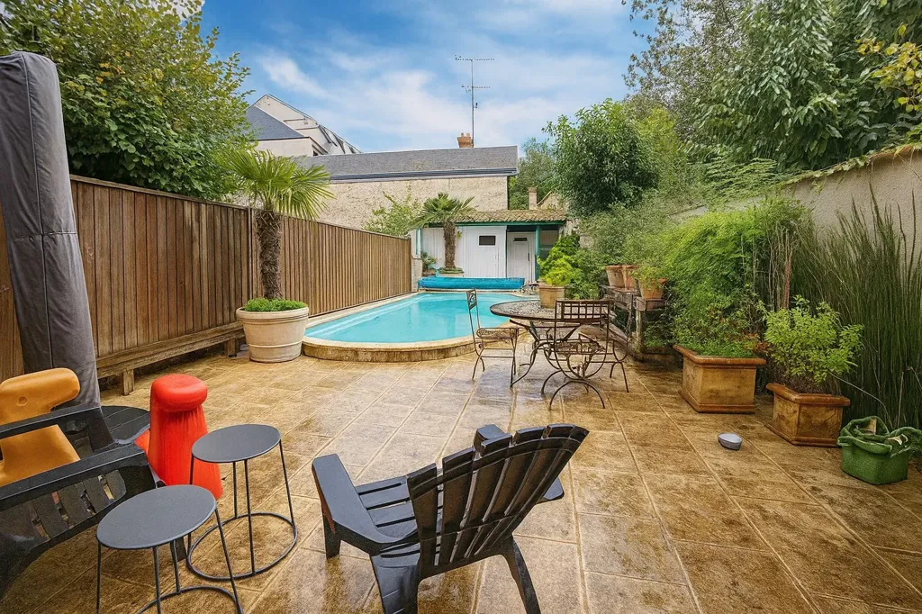 Pool - City House with Pool in Périgueux Centre